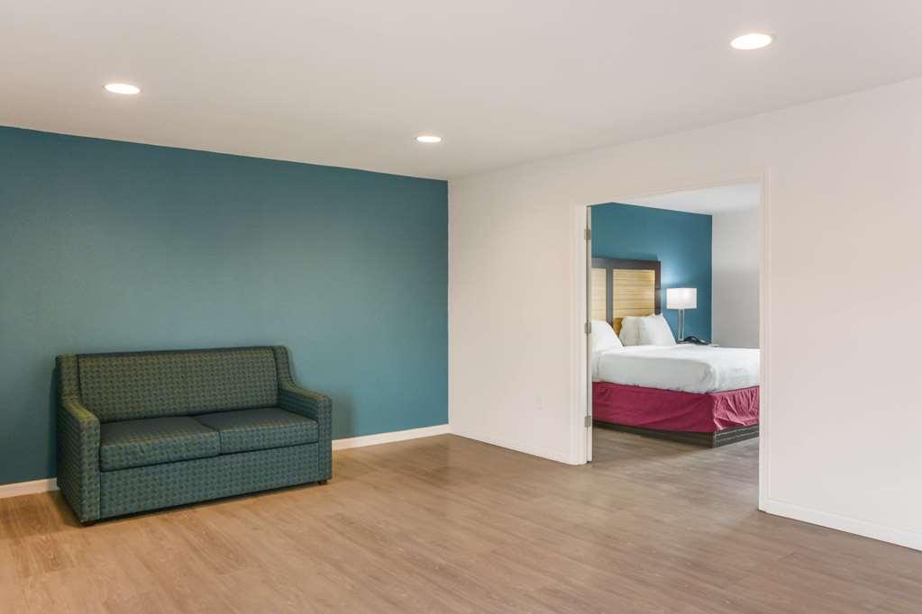 Rodeway Inn Milford Room photo
